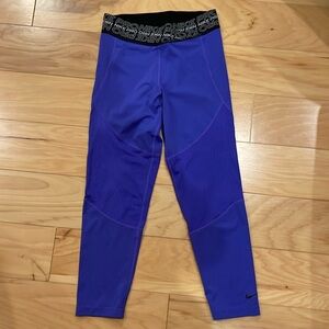 Nike Pro Women's Mid-Rise Crop Leggings